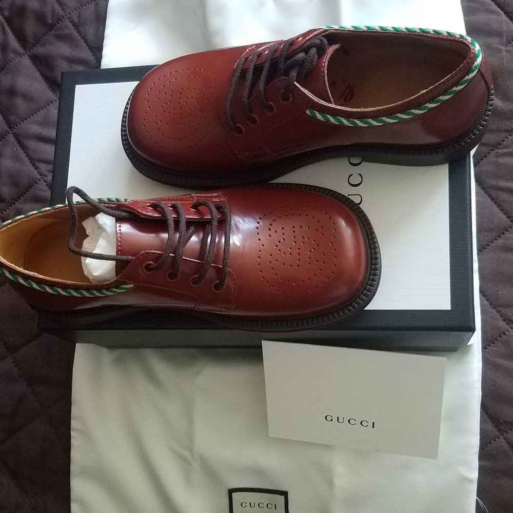 Gucci Kids Dress Shoes in Rich Brown and Green Accents